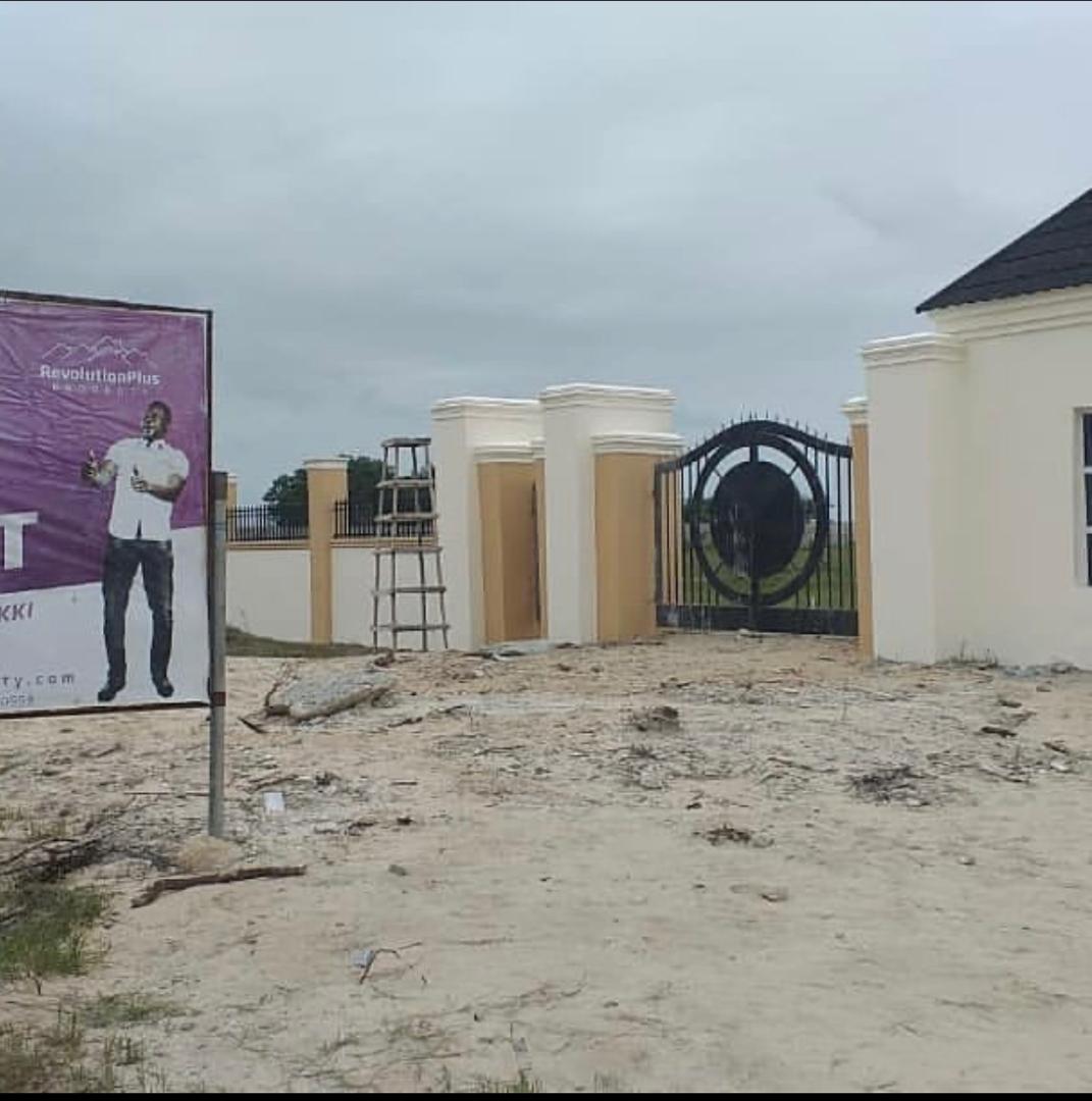 Dallas Court Ise Town